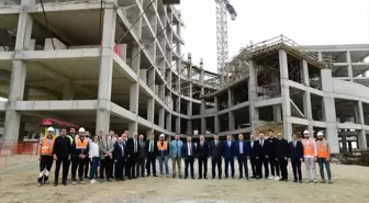 Sağlık Bakan Yardımcısı Trabzon Şehir Hastanesi inşaatını inceledi