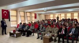 Tekman Kaymakamı Hasan Raşit Taşkın Muhtarlarla Toplantı Yaptı