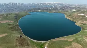 Kars'ın Susuz ilçesinde Aygır Gölü'nde buzlar çözüldü