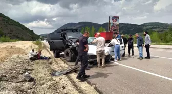 Başkentte karşı şeride geçen otomobilin pikapla çarpıştığı kazada 4 kişi yaralandı