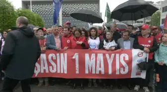 Taksim'de 'Kanlı 1 Mayıs' Anması... Arzu Çerkezoğlu: 'Herkesi Bir Elinde Karanfil, Diğerinde Aym Kararıyla Taksim'e Yürümeye Çağırıyoruz'