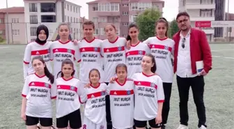 Tavşanlı Akıncılarspor Kadın Futbol Takımı, Hamburg Türk Karması'na karşı ilk maçını kazandı