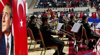 Malatya'dan gelen 2. Ordu Komutanlığı Bölge Bandosu Hakkari'de konser verdi