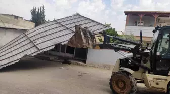 Gaziantep'te Kuvvetli Rüzgarın Etkisiyle Evlerin Çatısı Uçtu