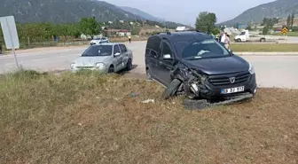 Tokat'ta otomobil ile hafif ticari araç çarpıştı: 2 yaralı