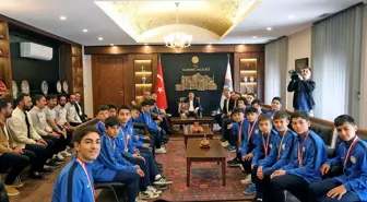 Kayseri Valisi Gökmen Çiçek, Türkiye Şampiyonu olan Talasgücü Belediyespor'u ağırladı