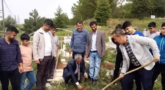 Doğanşehir İlçe Milli Eğitim Müdürlüğü Mezarlık Bakım ve Ağaçlandırma Çalışması Yaptı