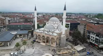 Düzce'de Cedidiye Camisi ve Meydanı Projesi Yenileme Çalışmaları Devam Ediyor