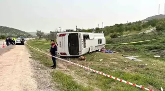 Gaziantep'te midibüs kazasında astsubay hayatını kaybetti, 17 kişi yaralandı