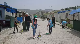 Depremzedeler Konteyner Kentleri Güzelleştiriyor ve Gelir Elde Ediyor