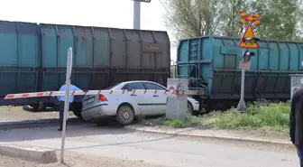 Kayseri'de Yük Treni Otomobile Çarptı: Bir Yaralı