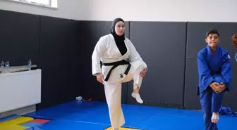 Sakaryalı genç kuraşçı Almina Çoruhlu, milli takıma seçildi