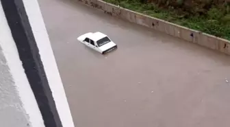 Ankara'da sağanak etkili oldu, yollar göle döndü