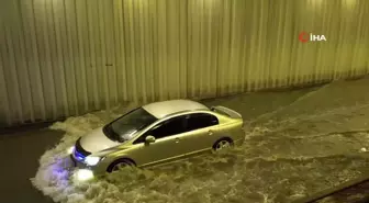 Ankara'da Sağanak Yağmur Ev ve İş Yerlerini Su Bastı