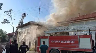 Burdur'da çıkan yangın 2 ev ve 1 depoyu kullanılamaz hale getirdi