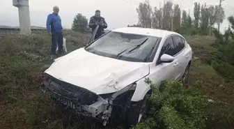 Sivas'ın Şarkışla ve Gürün ilçelerinde trafik kazaları: 9 yaralı