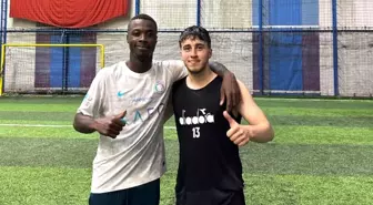 Trabzonspor'un yıldız futbolcusu Nicolas Pepe, halı sahada maç yaparken görüntülendi