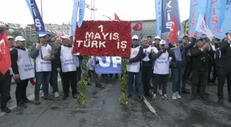 TÜRK-İŞ ve Sendikalar 1 Mayıs'ta Kazancı Yokuşu'na karanfil bıraktı