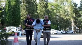 Antalya'da Kanlar İçinde Ölü Bulunan Kadının Oğlu Adliyeye Sevk Edildi