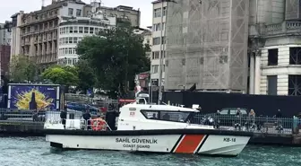 Galata Köprüsü ve çevresinde suya dalan dalgıçlar, hayalet ağ temizliği yaptı