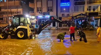 Kadirli'de Sağanak Yağış Sonucu Su Baskınları