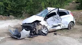 Erzincan'da cenaze için giden otomobil şarampole uçtu: 3 kadın ağır yaralandı