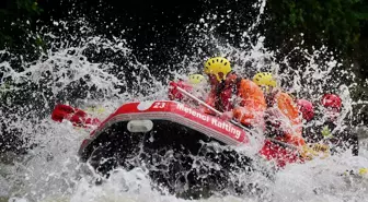 Düzce'deki Melen Çayı rafting parkuru maceraseverleri ağırladı