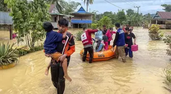 Endonezya'nın Güney Sulawesi Bölgesinde Sel ve Heyelan: 15 Kişi Hayatını Kaybetti