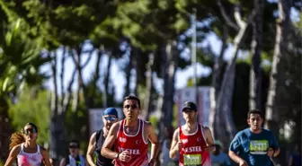 Salomon Çeşme Yarı Maratonu'nda İpek Öztosun ve Üzeyir Söylemez birinci oldu