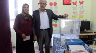 Uzunkavak Mahallesi Kumlu'ya bağlanmak için sandık başına gitti