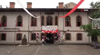 Eski mezunlar bir araya gelerek öğrencilik günlerini canlandırdı