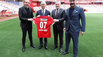 Gençlik ve Spor Bakanı Osman Aşkın Bak, İtalya Spor ve Gençlik Bakanı Andrea Abodi ile Antalyaspor'u ziyaret etti