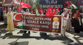 Antalya'da hekimler İsrail'in Gazze'ye yönelik saldırılarını protesto etti