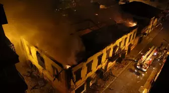İskenderun'da 1800'lü yıllarda inşa edilen metruk bina yangını kontrol altına alındı