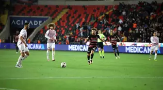 Gaziantep FK - Hatayspor Maçı İlk Yarıda Berabere Sonuçlandı