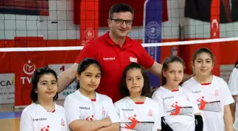 Türkiye'nin 33. Fabrika Voleybolu Gümüşhane'ye açıldı