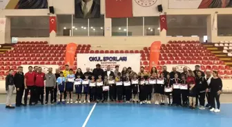 Cide Şehit Onur Ensar Ayanoğlu Anadolu İmam Hatip Ortaokulu Badminton Türkiye Finallerine katılmaya hak kazandı