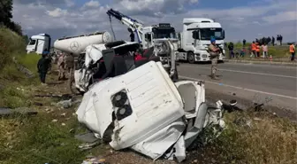 Gaziantep'te çimento tankeri minibüse çarptı! 8 kişi hayatını kaybetti, 11 kişi yaralandı