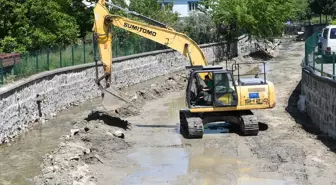 Çınarlı Dere'nin taban betonlama çalışmaları hızlandırılıyor