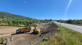 Demirci ile Salihli arasındaki kara yolunun yenilenmesi çalışmaları devam ediyor