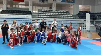 Gedizli Kick Boks Sporcuları Madalyalarla Döndü