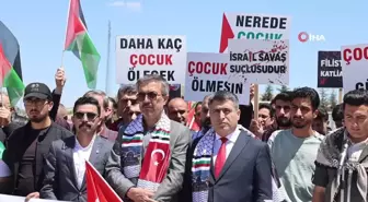 Öğrenciler İsrail'i protesto etti