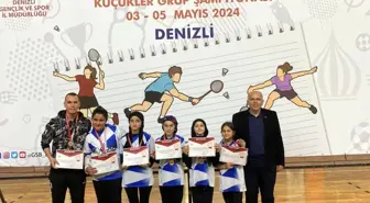 Afyonkarahisar'ın Sinanpaşa ilçesindeki okul badminton takımı üst üste üçüncü kez Bölge Şampiyonu oldu