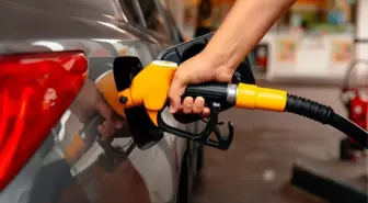 Tabeladaki rakam değişti! Benzine 1 lira 37 kuruş, motorine ise 1 lira 24 kuruş indirim geldi