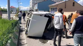 Ağrı'da Kontrolden Çıkan Araç Takla Attı: 4 Kişi Yaralandı