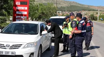 Denizli'nin Çal ilçesine yeni atanan kaymakam trafik haftası sebebiyle sürücülere uyarılarda bulundu