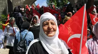 AK Parti Kadın Kolları, Gazzeli anneler için basın açıklaması yaptı