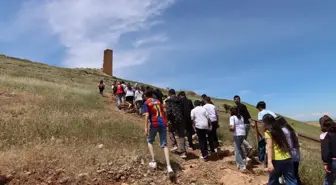 Diyarbakır Vakıflar Bölge Müdürlüğü 100 Öğrenciye Gezi Düzenledi