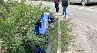 Düzce'de Tarım Aracı Devrildi, Sürücü Yaralandı