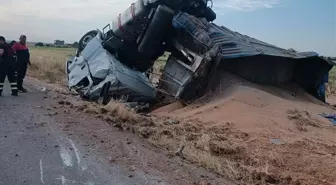 Mardin'de tır devrildi, sürücü yaralandı